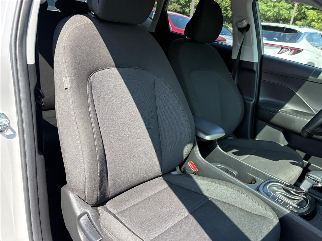 Certified 2024 Hyundai Kona SEL AWD/4WD image 17