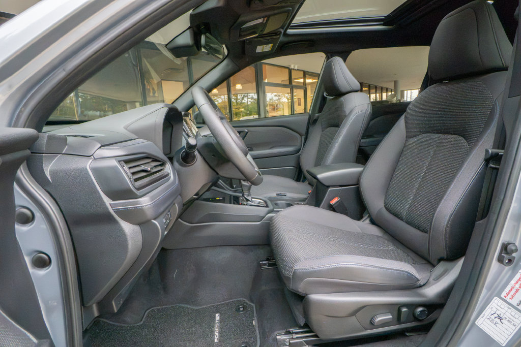 Used 2025 Subaru Forester Premium AWD/4WD image 8