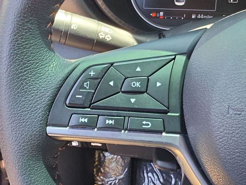 Used 2020 Nissan Versa SR FWD image 27