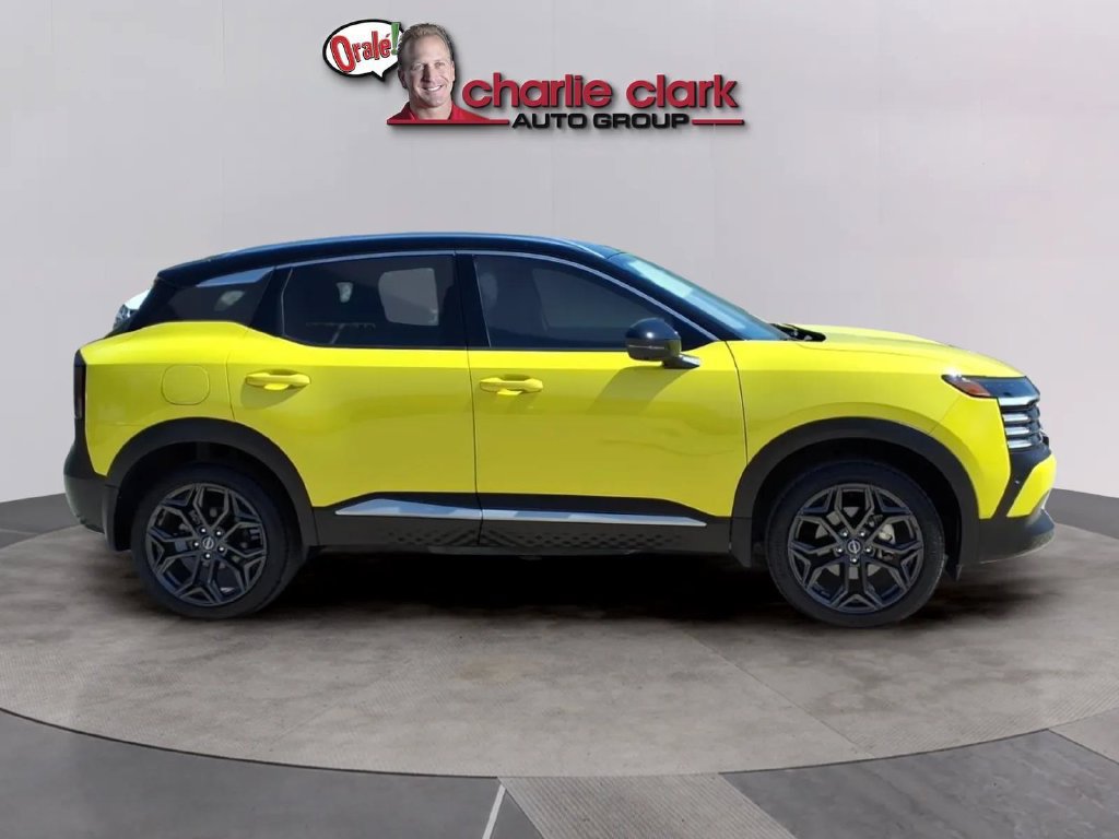 Certified 2025 Nissan Kicks SR FWD image 6