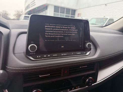 Used 2025 Nissan Rogue SV image 20