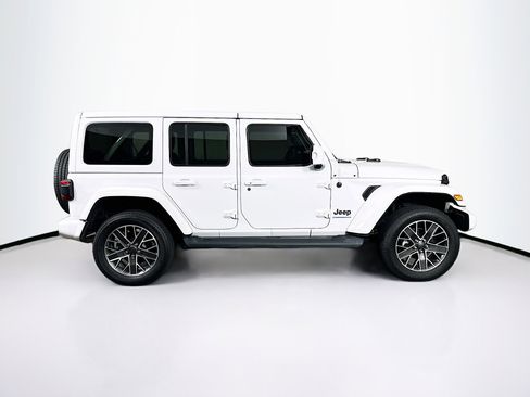 Used 2023 Jeep Wrangler Unlimited Sahara AWD/4WD image 10