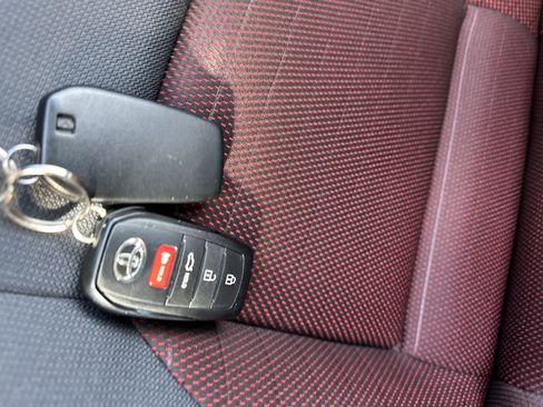 Used 2025 Toyota Corolla SE image 20