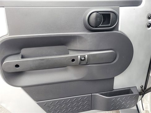 Used 2009 Jeep Wrangler Unlimited Sahara w/ Dual Top Group image 11