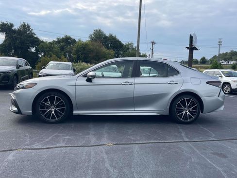 Used 2024 Toyota Camry SE FWD image 4
