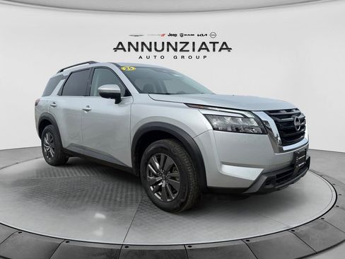 Certified 2025 Nissan Pathfinder SV image 7