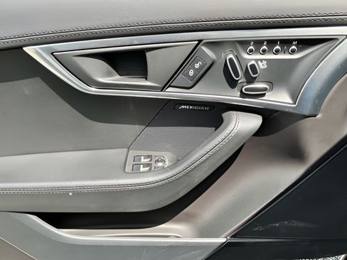 Used 2019 Jaguar F-TYPE Coupe RWD image 23