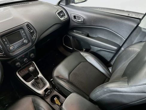 Used 2018 Jeep Compass Latitude FWD image 10