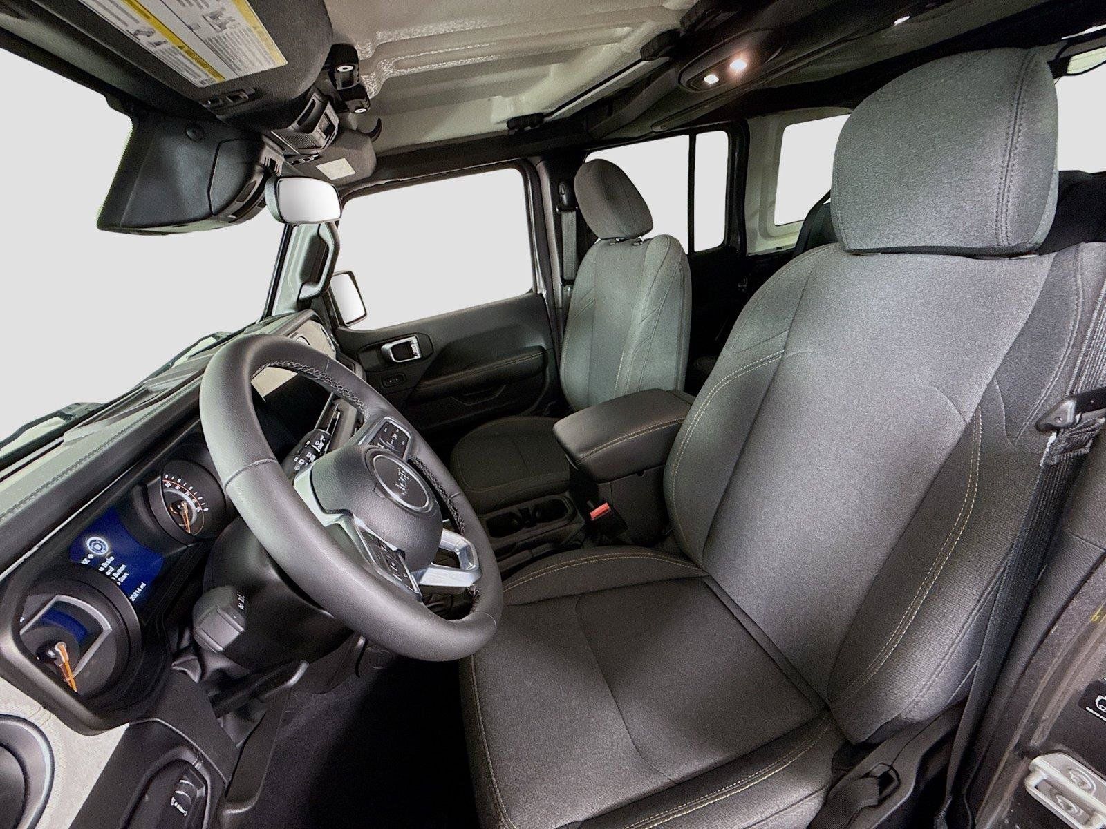 Used 2025 Jeep Wrangler Unlimited Sahara AWD/4WD image 14