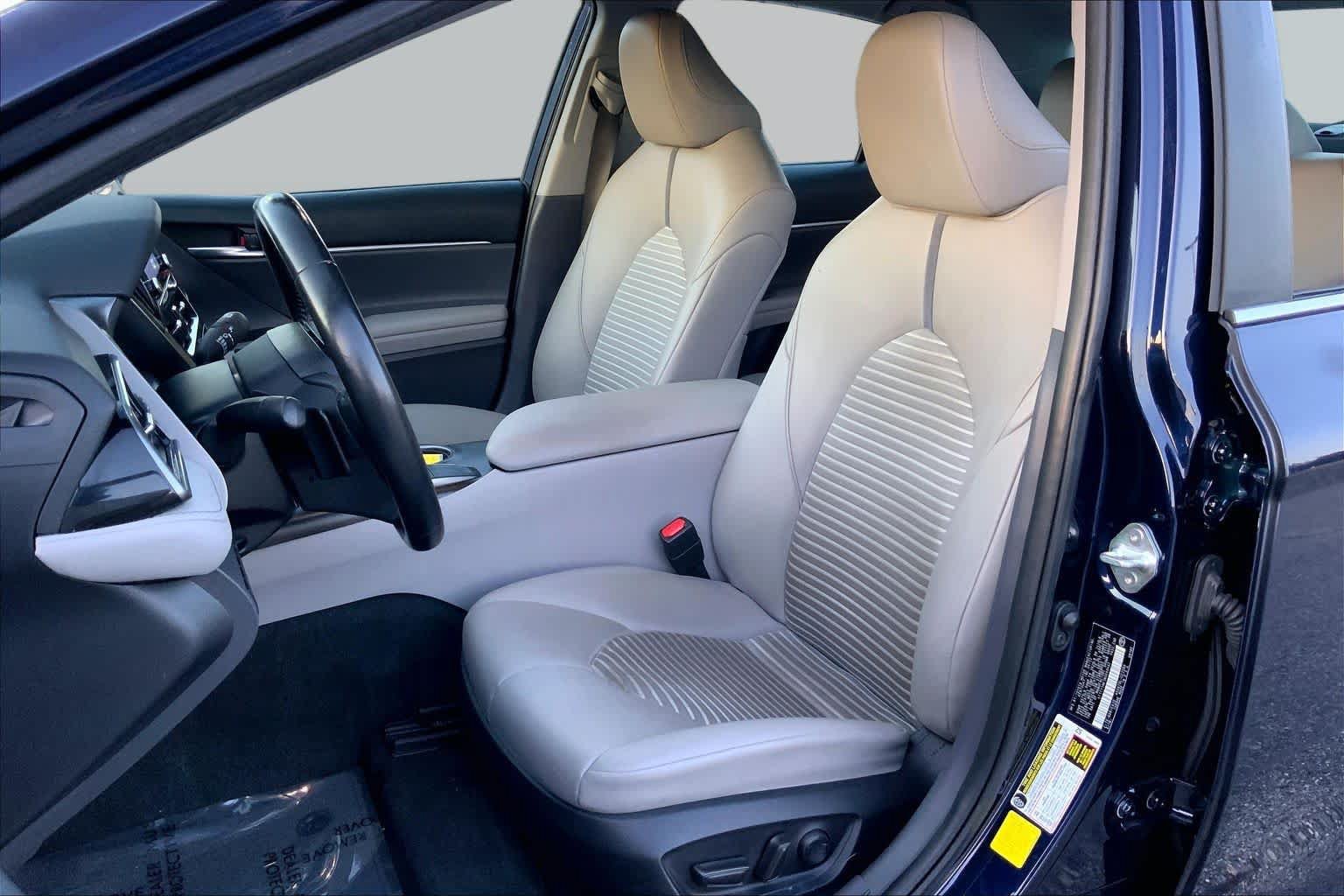 Used 2022 Toyota Camry SE w/ Convenience Package FWD image 8