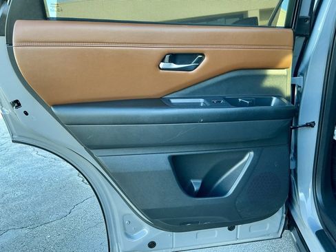 Used 2023 Nissan Pathfinder Platinum w/ Black Appearance Package image 34