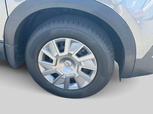 Used 2025 Nissan Kicks S FWD image 8