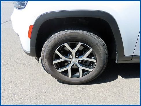 Used 2023 Jeep Grand Cherokee L Limited AWD/4WD image 4