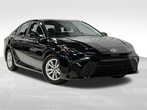 Used 2025 Toyota Camry LE FWD image 1