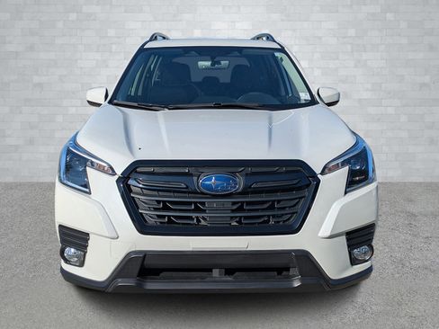 Used 2023 Subaru Forester Premium image 3
