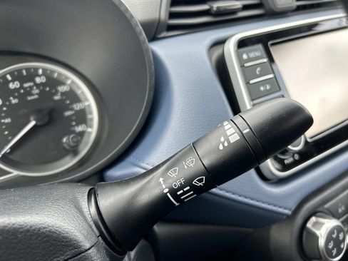 Used 2025 Nissan Versa SV w/ Trunk Package image 25