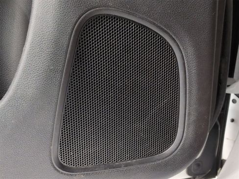 Certified 2017 Chrysler 200 Limited Platinum image 30