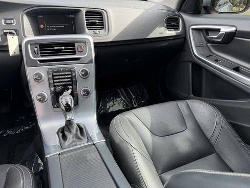 Used 2017 Volvo S60 T5 Dynamic image 18