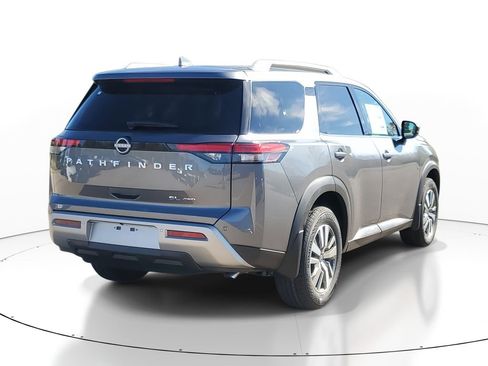New 2025 Nissan Pathfinder SL image 4