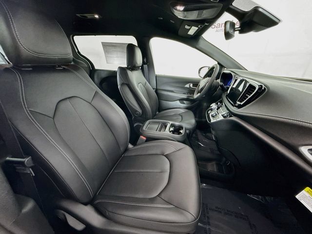 New 2027 Chrysler Pacifica Select FWD image 28