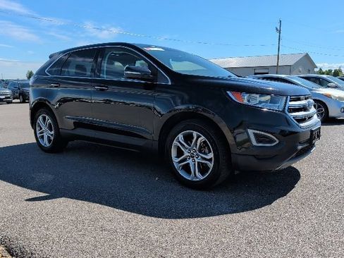 Used 2018 Ford Edge Titanium w/ Equipment Group 301A FWD image 2