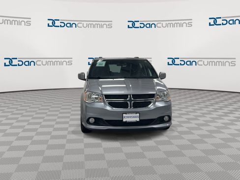 Used 2019 Dodge Grand Caravan SXT FWD image 3