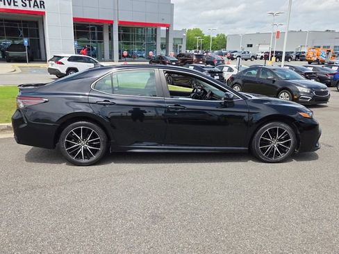 Used 2021 Toyota Camry SE FWD image 13