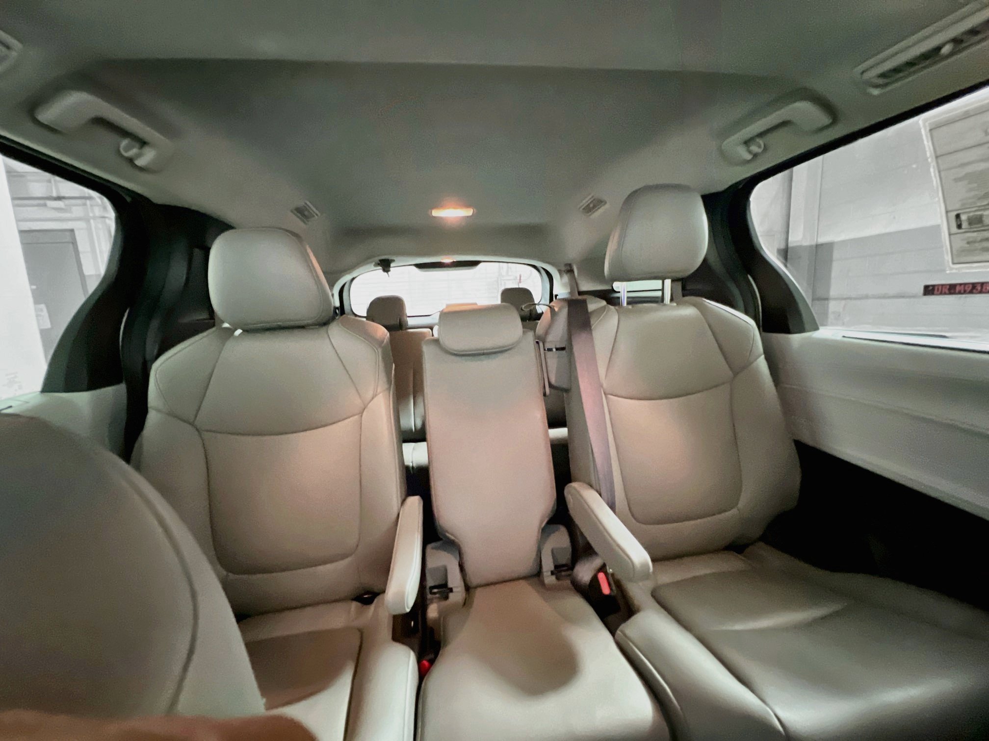 Used 2025 Toyota Sienna XLE FWD image 33