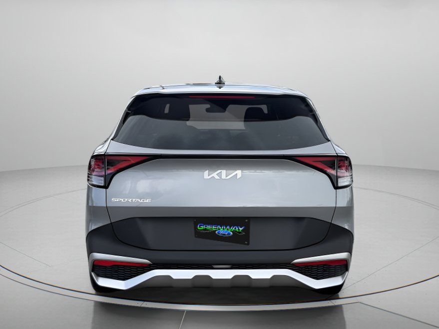 Used 2023 Kia Sportage LX FWD image 4