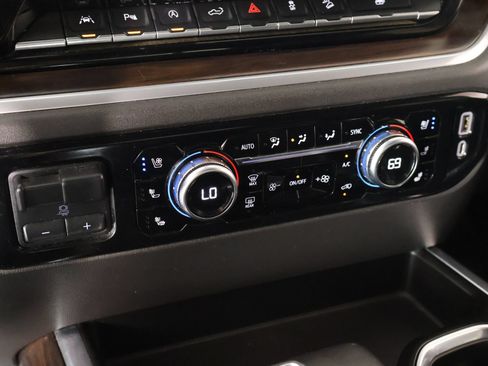 Used 2022 GMC Sierra 1500 SLT AWD/4WD image 7