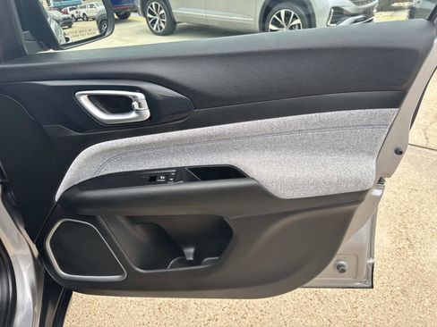 Certified 2022 Jeep Compass Latitude image 13
