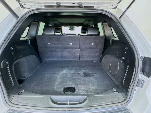 Used 2020 Jeep Grand Cherokee Limited w/ Luxury Group II image 18