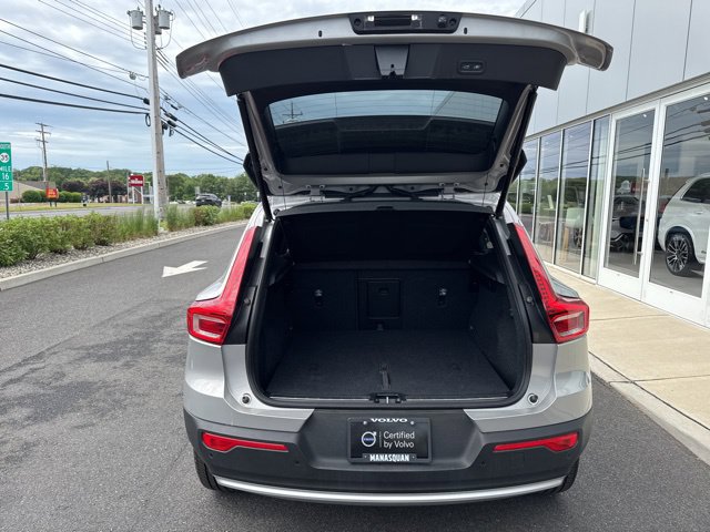 Certified 2025 Volvo XC40 B5 Plus AWD/4WD image 11