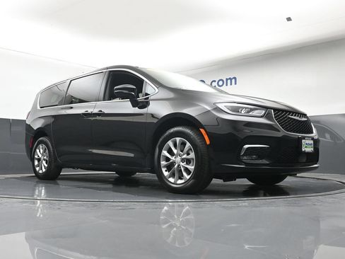 Used 2026 Chrysler Pacifica Limited AWD/4WD image 26