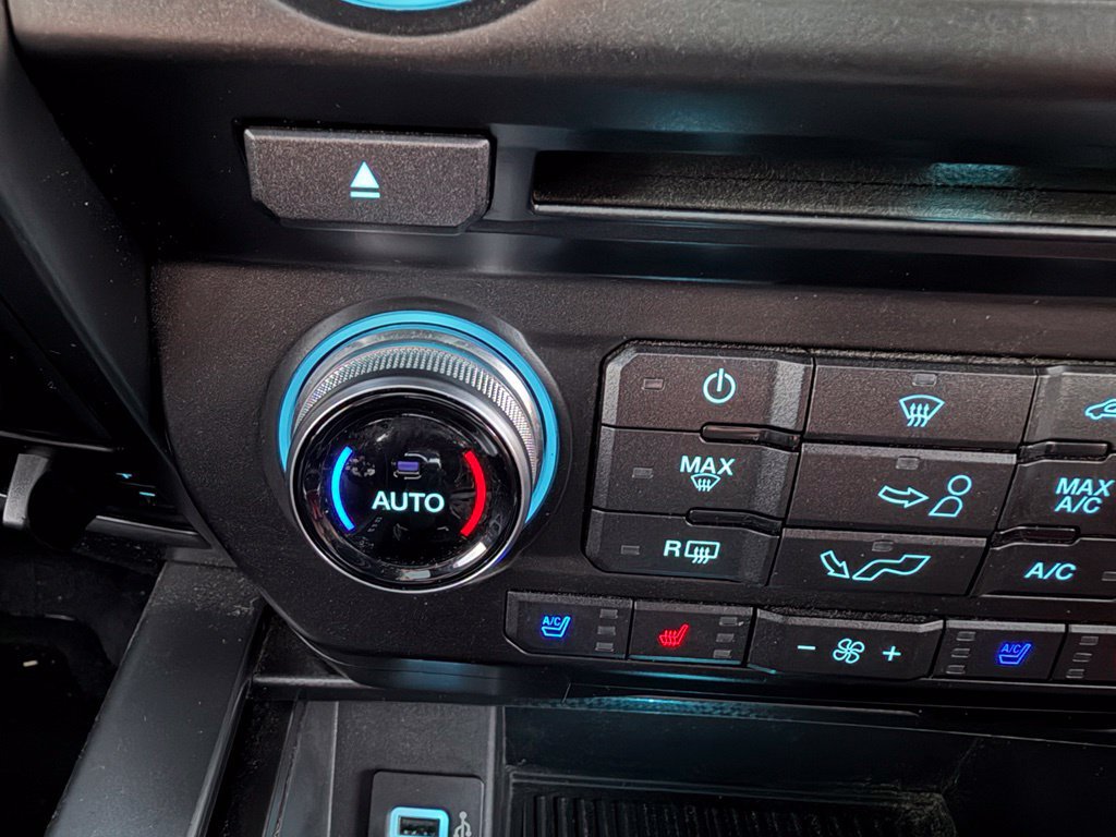 Used 2017 Ford F150 Lariat w/ Equipment Group 502A Luxury AWD/4WD image 17