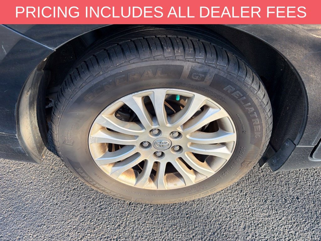 Used 2016 Toyota Sienna XLE Premium FWD image 7