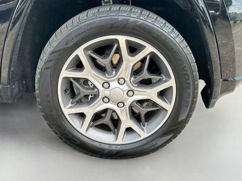 Used 2020 Jeep Grand Cherokee Overland AWD/4WD image 32