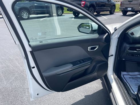 Used 2025 Kia K4 FWD image 12