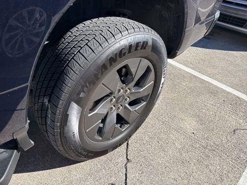 Used 2024 Ford F150 Lightning Lariat image 5