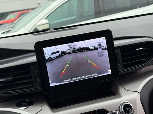 Certified 2024 Ford Explorer XLT image 5