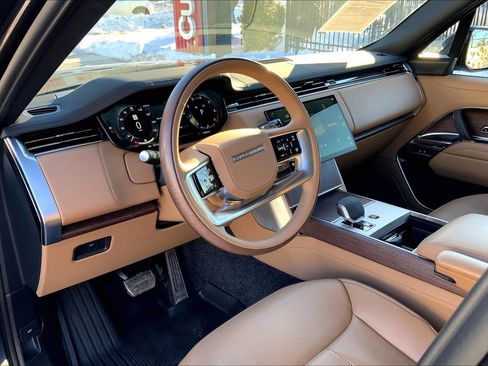 Used 2025 Land Rover Range Rover SE image 17