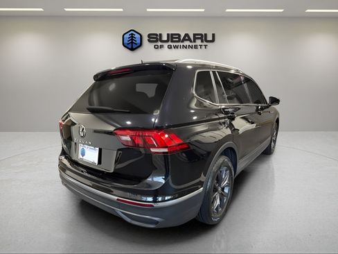 Used 2022 Volkswagen Tiguan SE w/ Panoramic Sunroof Package FWD image 5