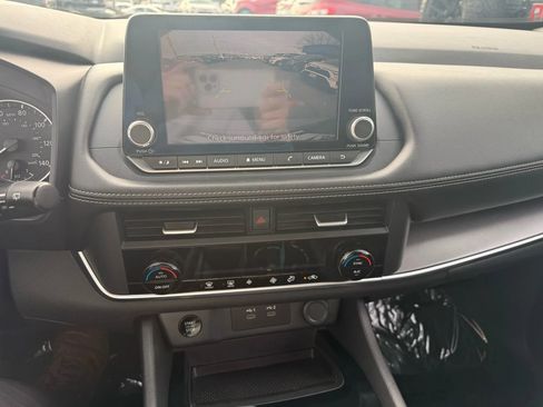 Used 2024 Nissan Rogue SV image 19