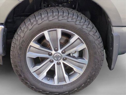Used 2018 Nissan Titan SL AWD/4WD image 23