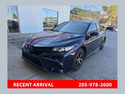Used 2022 Toyota Camry SE image 1