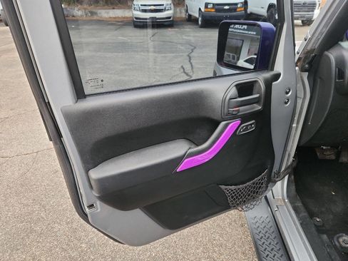 Used 2014 Jeep Wrangler Unlimited Sahara w/ Max Tow Package image 9