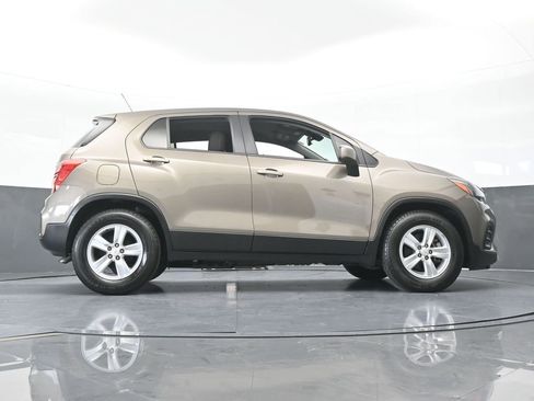 Used 2021 Chevrolet Trax LS w/ Tint and Cruise Package FWD image 59