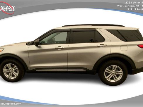 Used 2021 Ford Explorer XLT AWD/4WD image 8