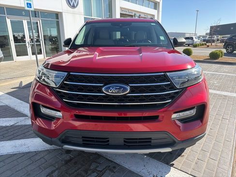 Used 2020 Ford Explorer XLT w/ Equipment Group 202A image 2