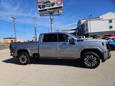 Used 2025 GMC Sierra 2500 Denali Ultimate image 6